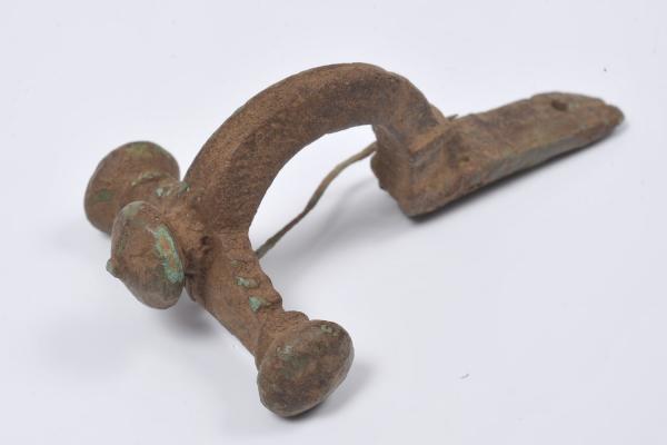 Fibulă cu ,,capete în formă de bulbi de ceapă''